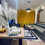 Nj Luxury Breeze Apartment Warna